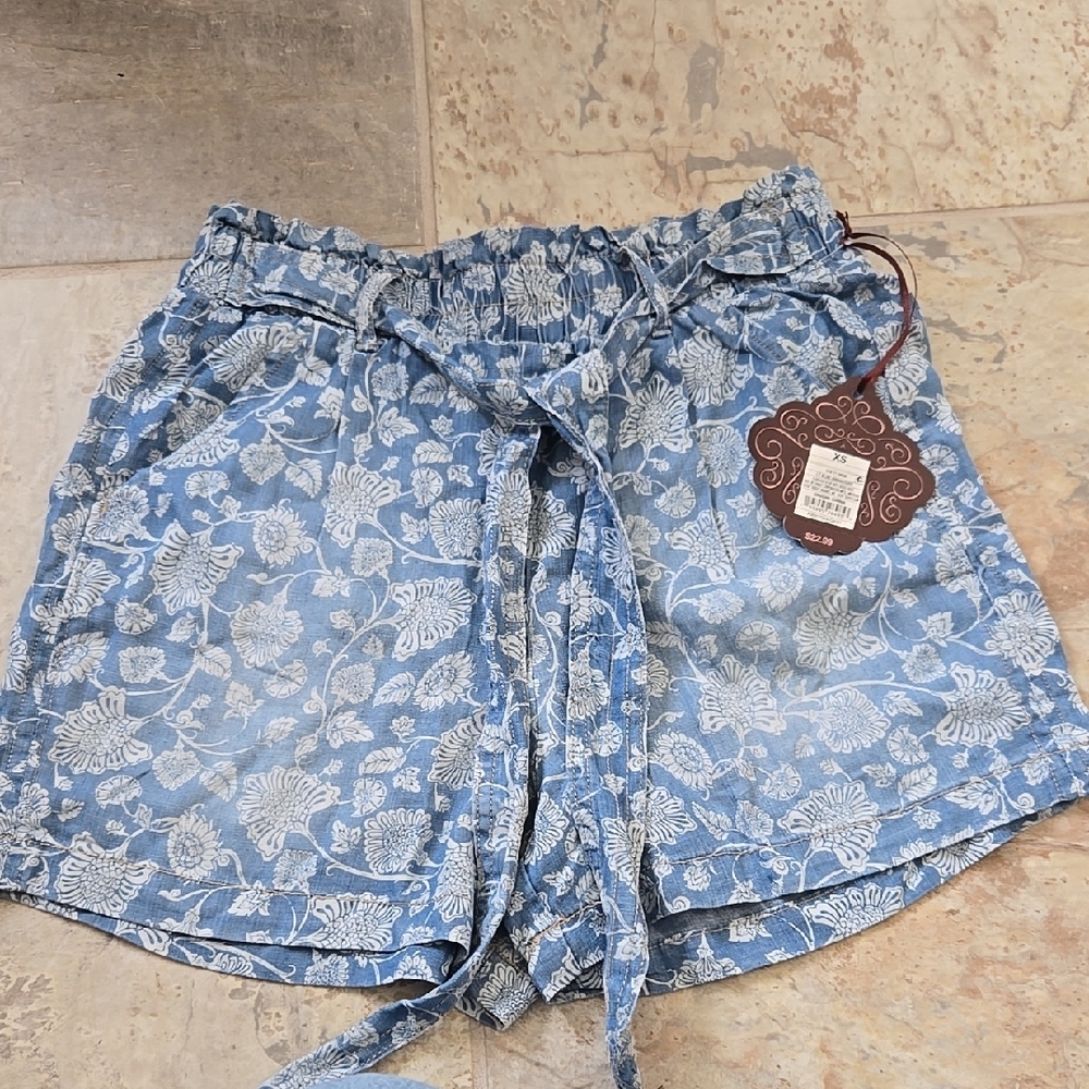 Floral Blue Women's Shorts